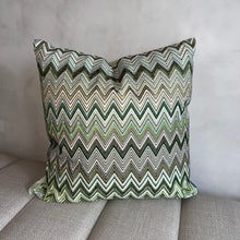 Afbeelding in Gallery-weergave laden, Cushion zigzag green
