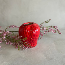 Afbeelding in Gallery-weergave laden, Vase strawberry S
