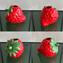 Afbeelding in Gallery-weergave laden, Vase strawberry S
